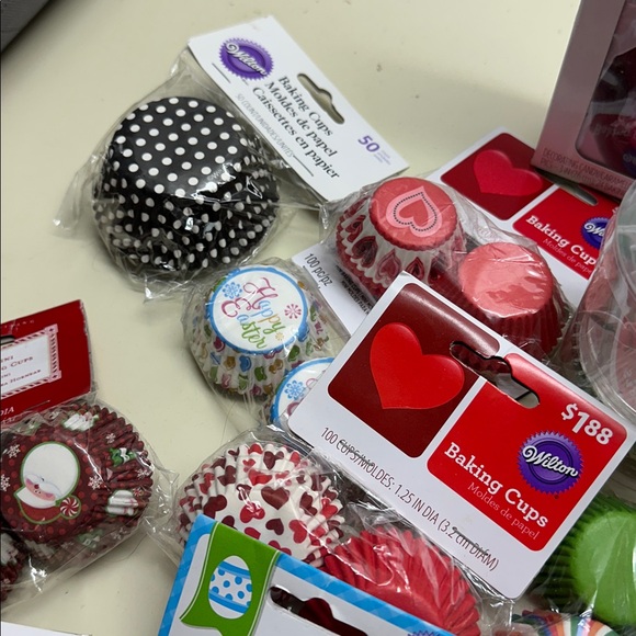 Assorted Baking Cups Set for Home Parties - Picture 5 of 6